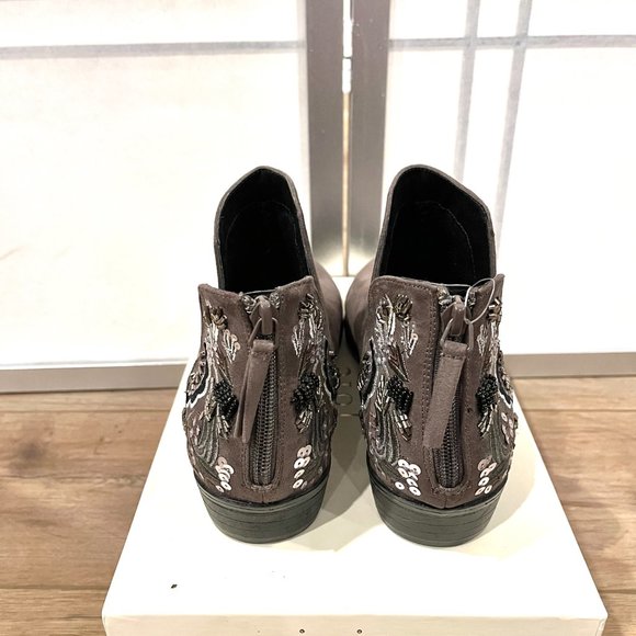 NWT - KENNETH COLE REACTION Women's Grey Embellished Ankle Bootie - Size 9 - Picture 2 of 6